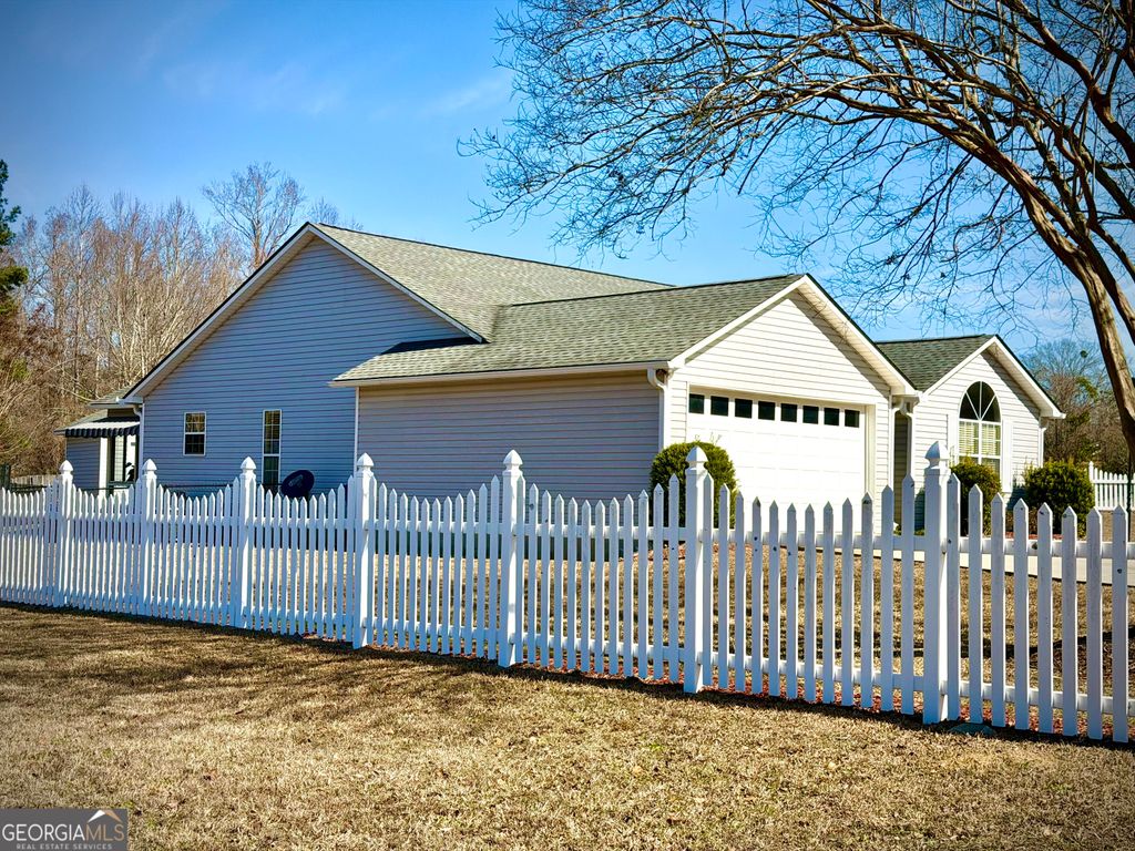 Photo of 120 Shadow Pond Rd, Dublin, GA 31021 (MLS # 10691764)