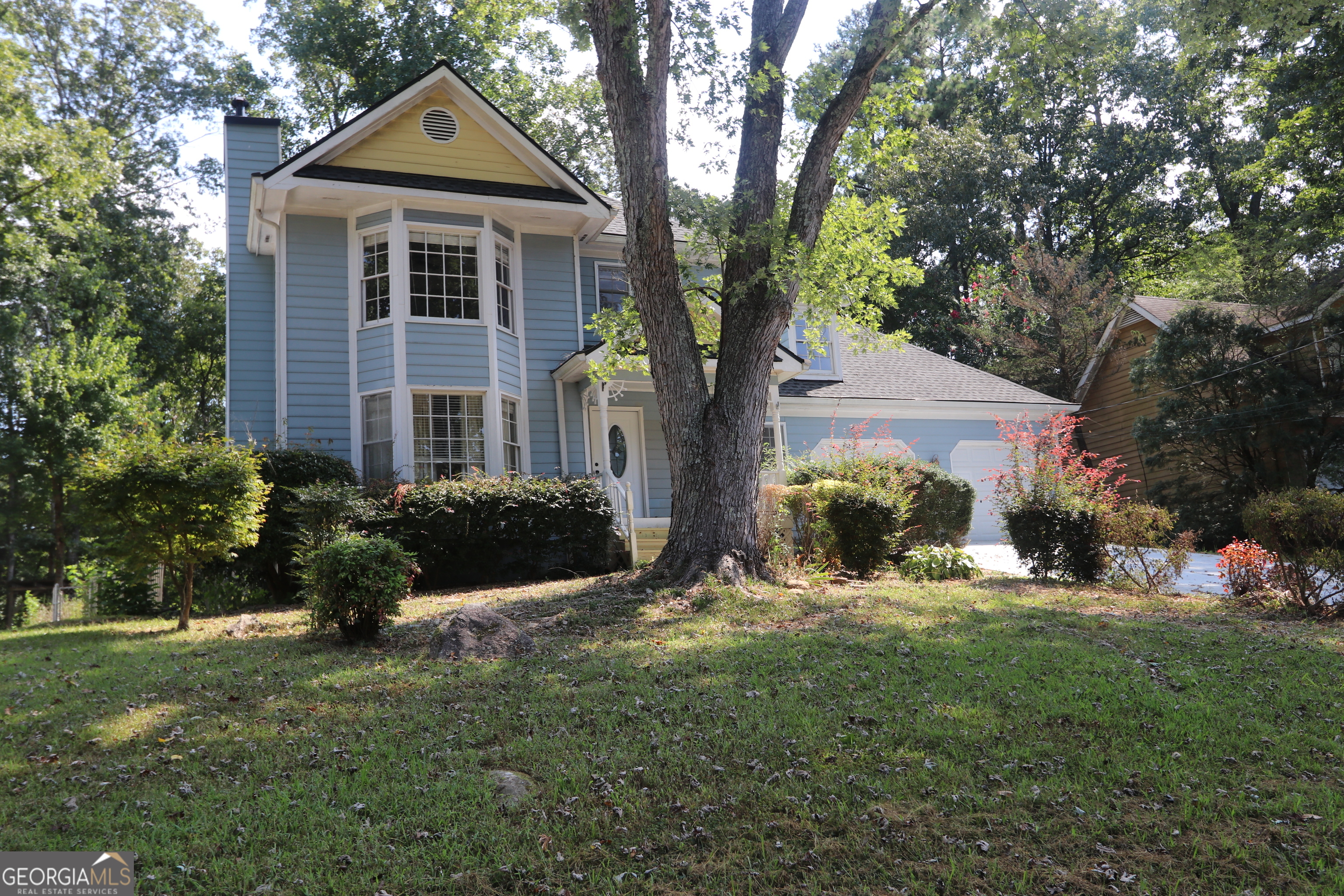 Great Location. Extra large family room in addition to the living room