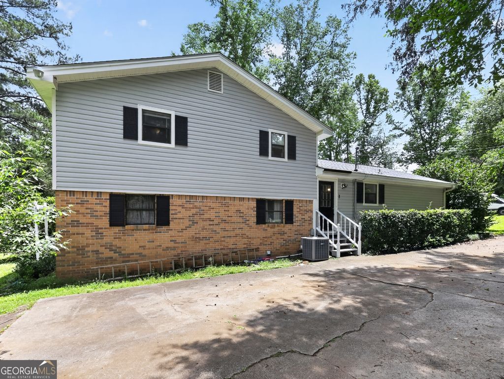 Photo of 75 Plantation Avenue, Carrollton, GA 30117 (MLS # 10774287)