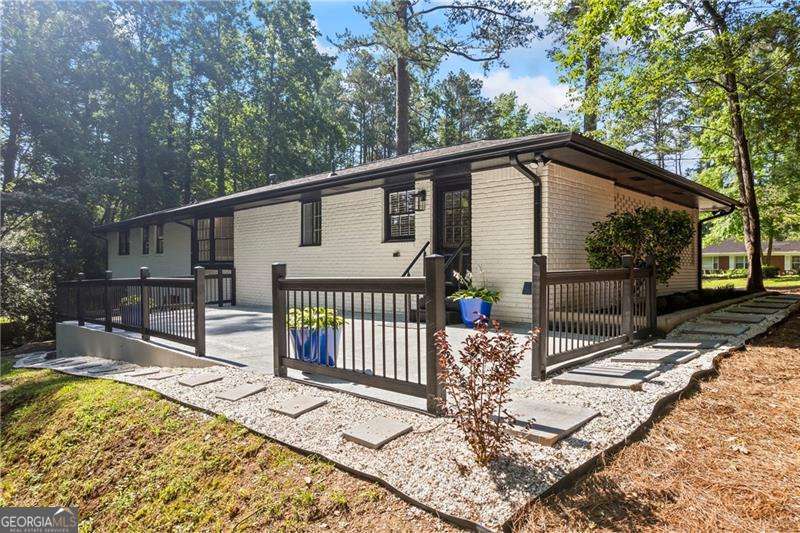 1582 Pine CIR