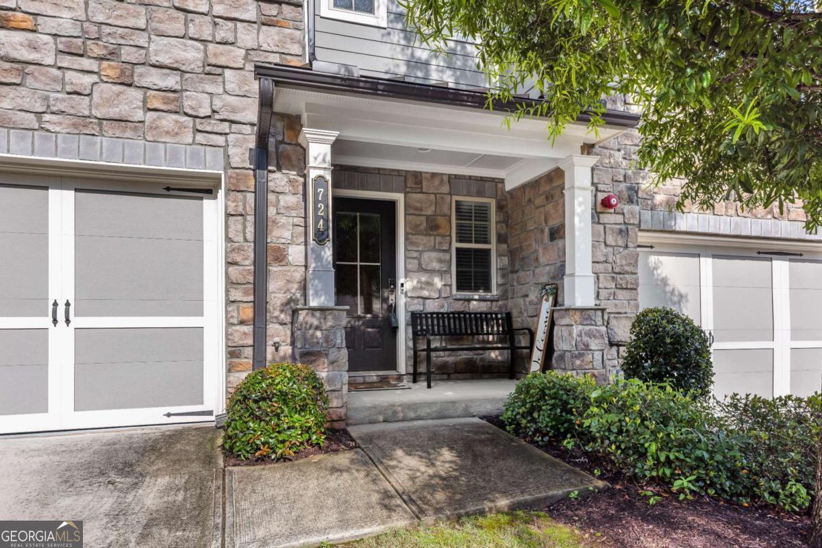 724 Henry DR