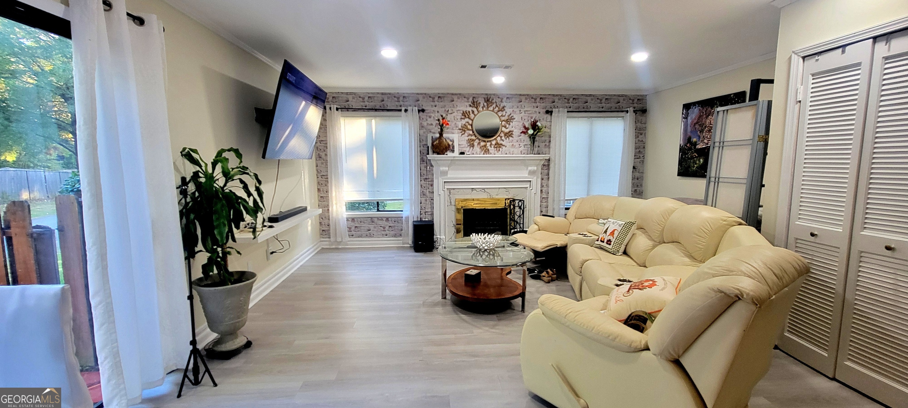 WILLOWRUN - Residential