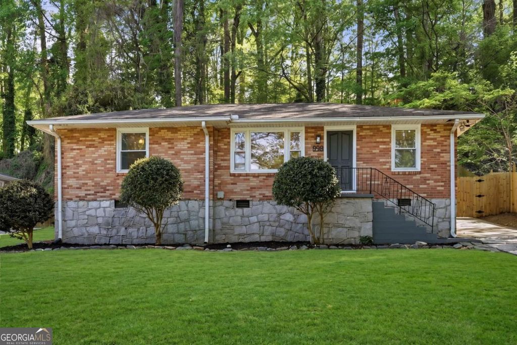 Photo of 898 Scott Circle, Decatur, GA 30033 (MLS # 10735503)