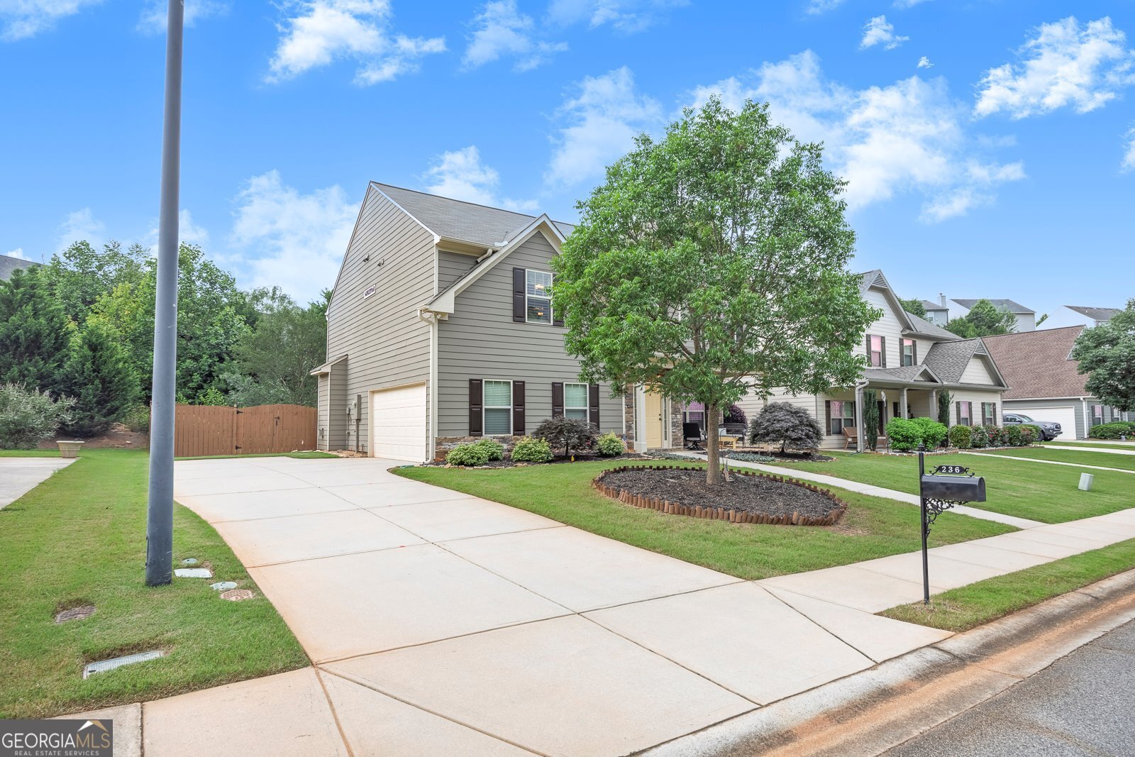 236 Creek View LN