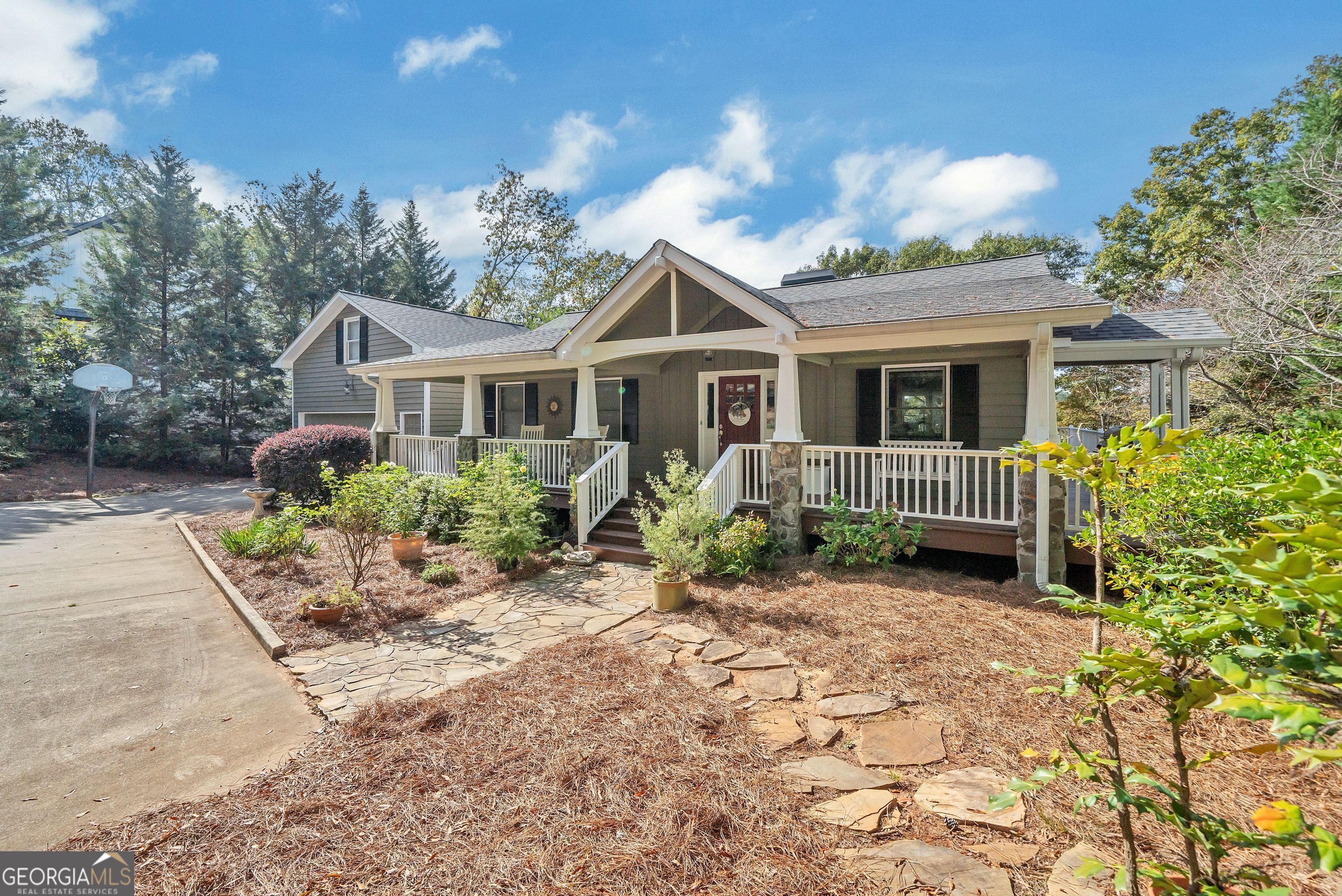 409 East Riverbend DR