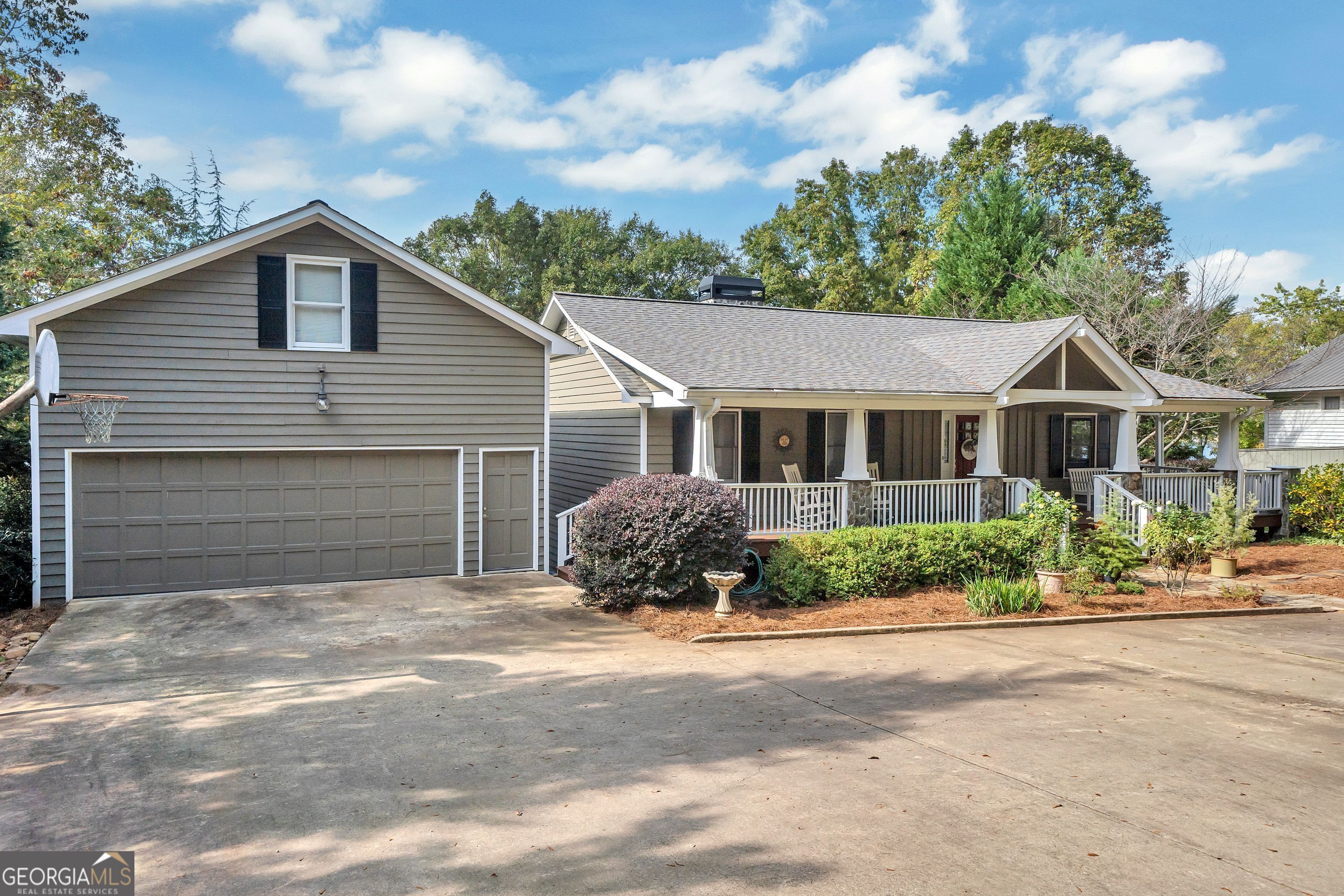 409 East Riverbend DR