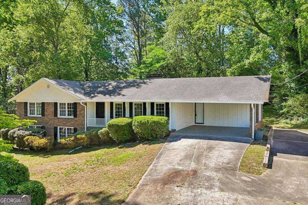 Photo of 2922 Laura Lane, Lithia Springs, GA 30122 (MLS # 10758382)