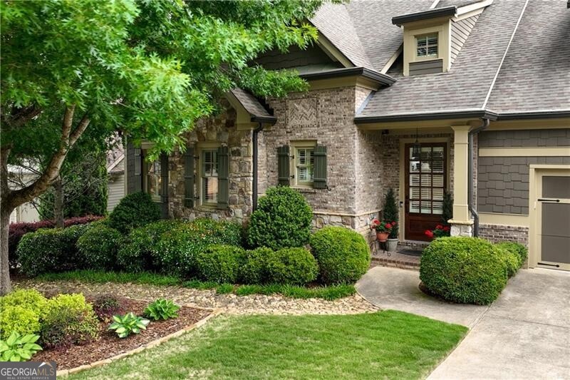 136 Lullwater LN