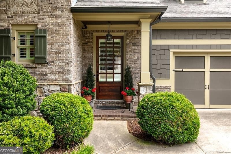 136 Lullwater LN