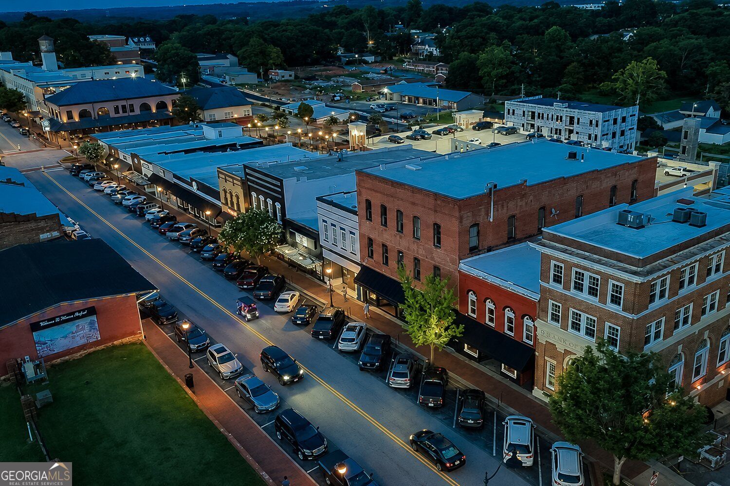 15 E Main ST NE