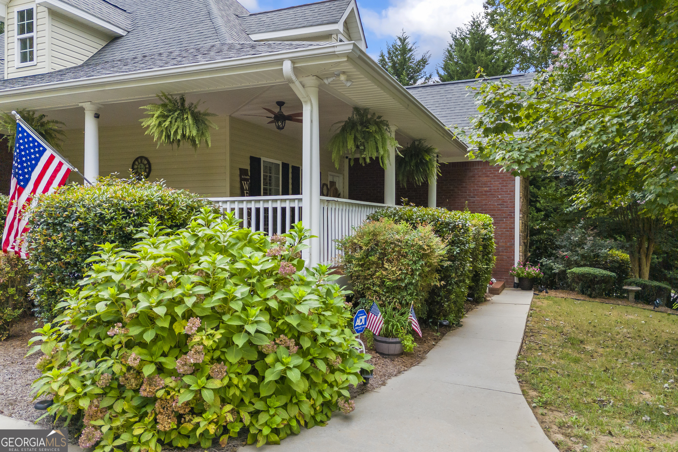 212 Fernbank DR