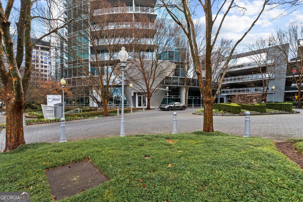 Photo of 3338 Peachtree Road NE #APT 702, Atlanta, GA 30326 (MLS # 10692654)