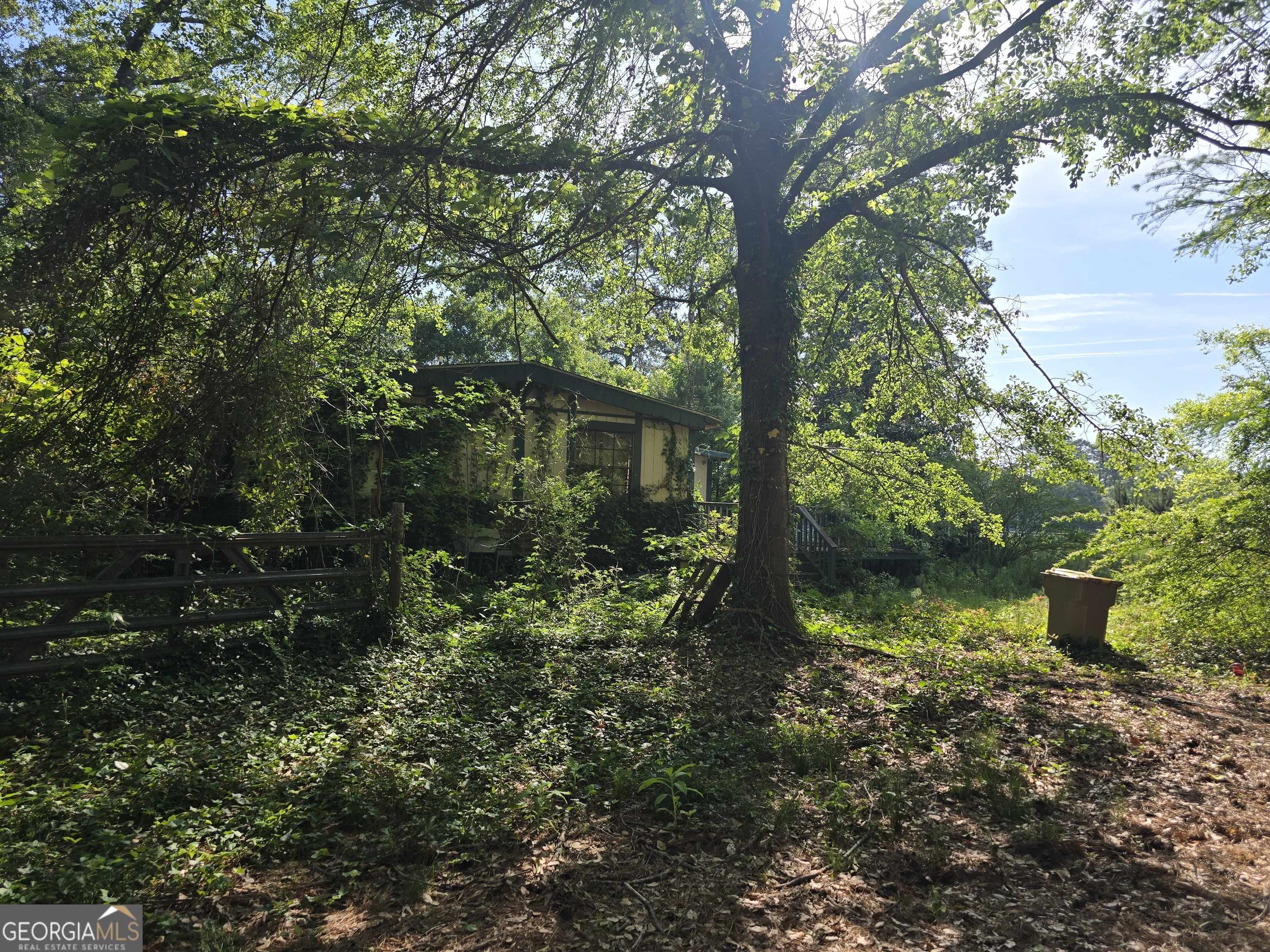 266 Lakeshore DR