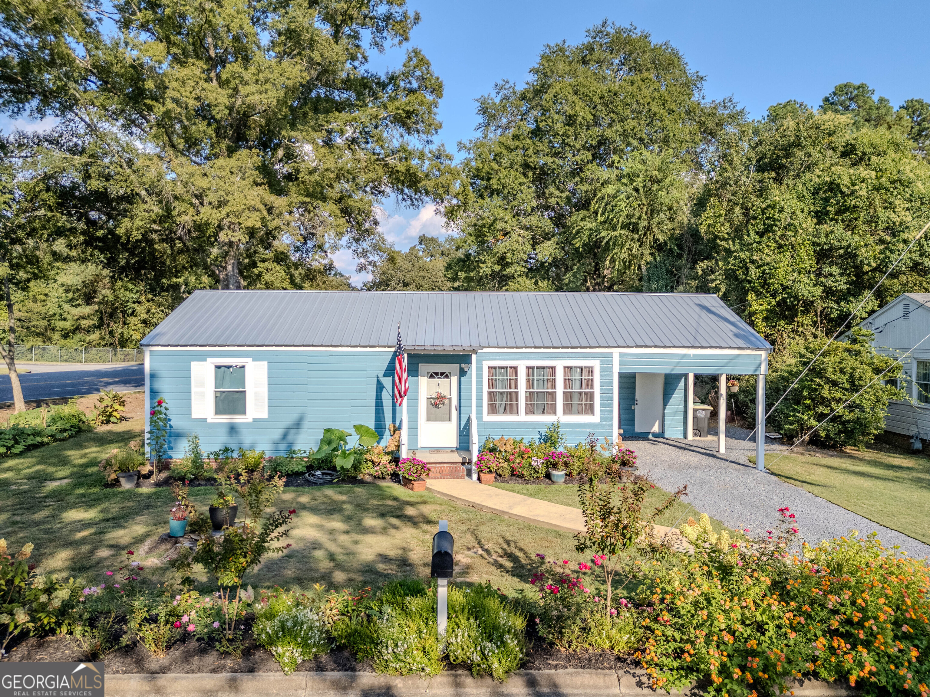THIS HOUSE AT THIS PRICE!!! Wonderful, completely renovated cottage with a new metal roof, new HVAC, new water heater & that's just the beginning! THE YARD....insert swoon! HUGE corner lot with professional landscaping that is impeccable. Fantastic, covered area in the backyard to park your truck and trailer & yard equipment. Dog pen too! Road frontage on Sheridan & John Davenport.