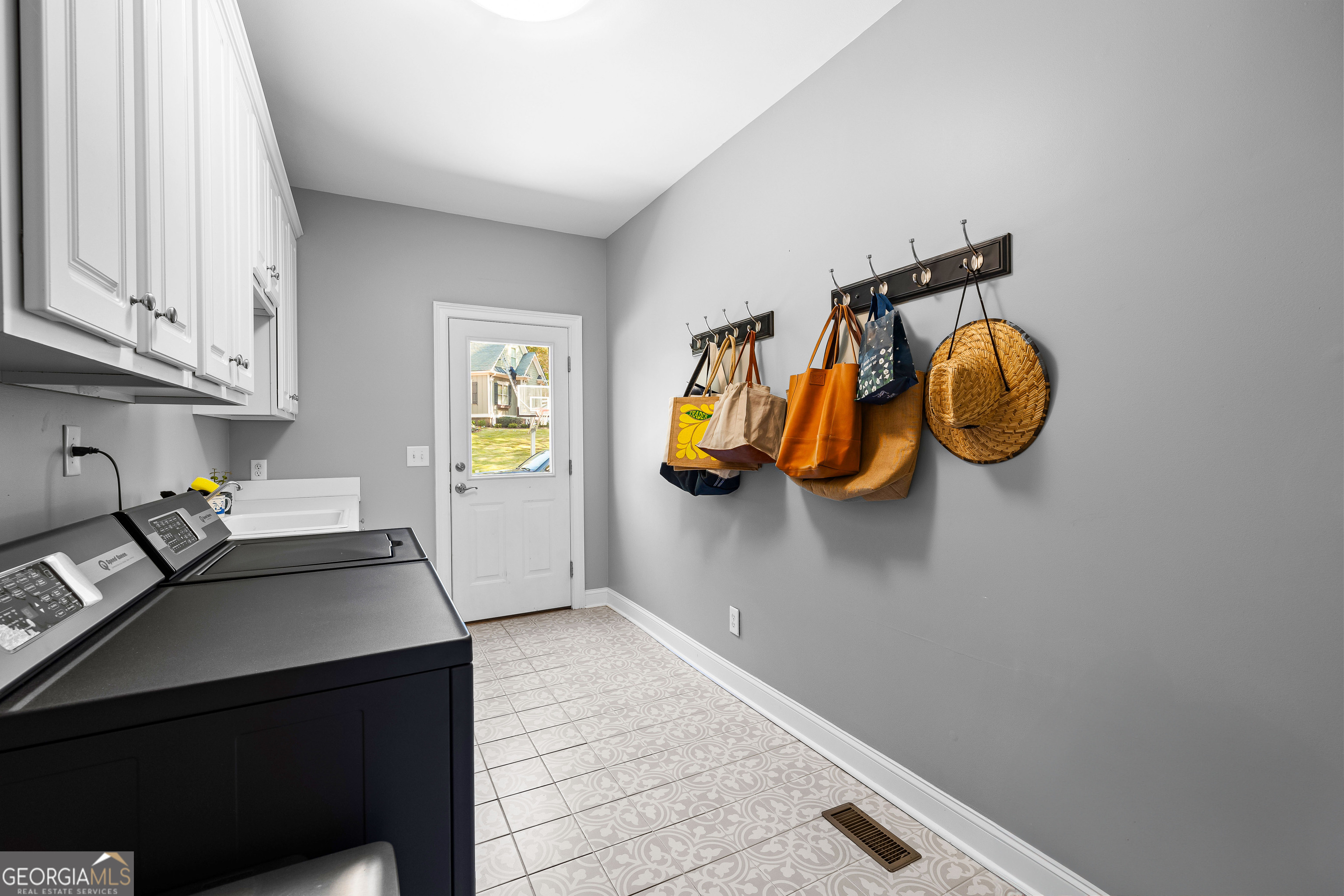 Fayetteville, Georgia 30215, United States, 6 Bedrooms Bedrooms, ,5 BathroomsBathrooms,Residential,Active,242319