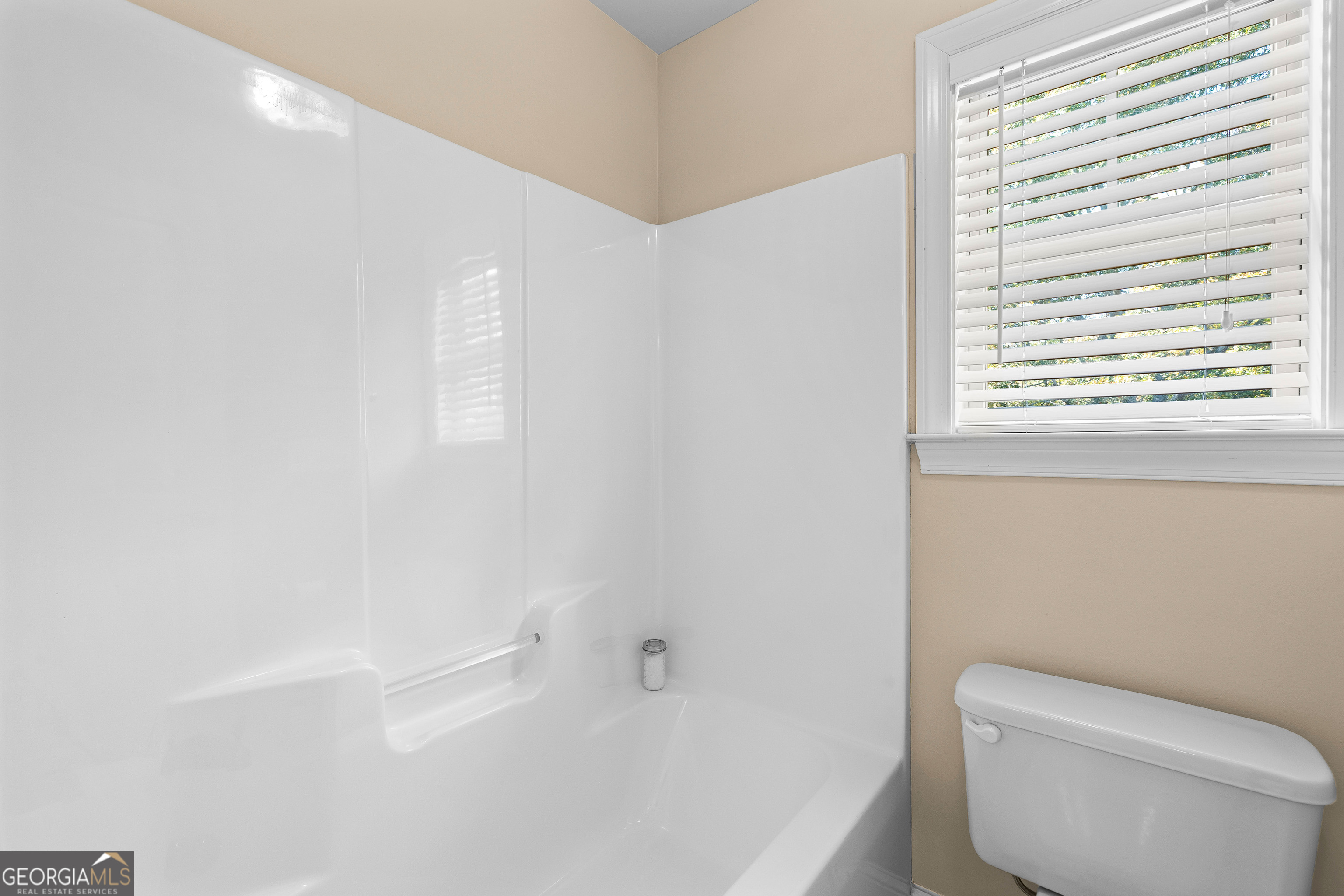 Fayetteville, Georgia 30215, United States, 6 Bedrooms Bedrooms, ,5 BathroomsBathrooms,Residential,Active,242319