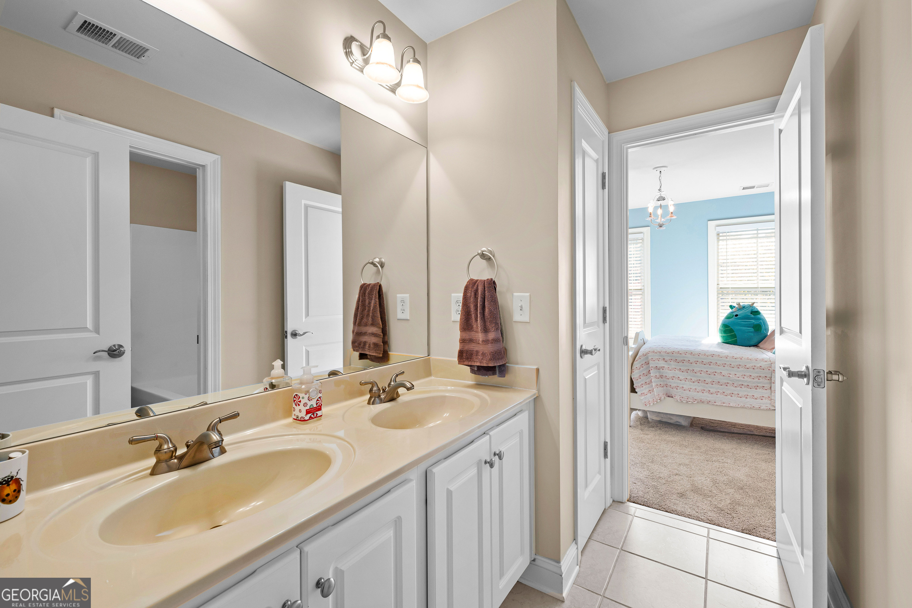 Fayetteville, Georgia 30215, United States, 6 Bedrooms Bedrooms, ,5 BathroomsBathrooms,Residential,Active,242319