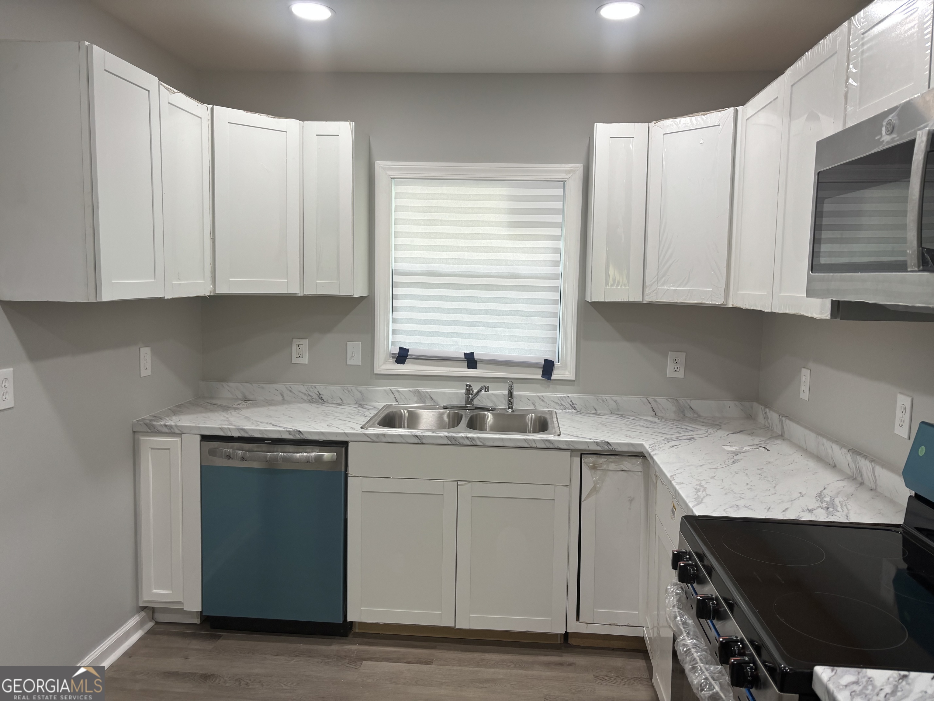 4217 Fairfax DR