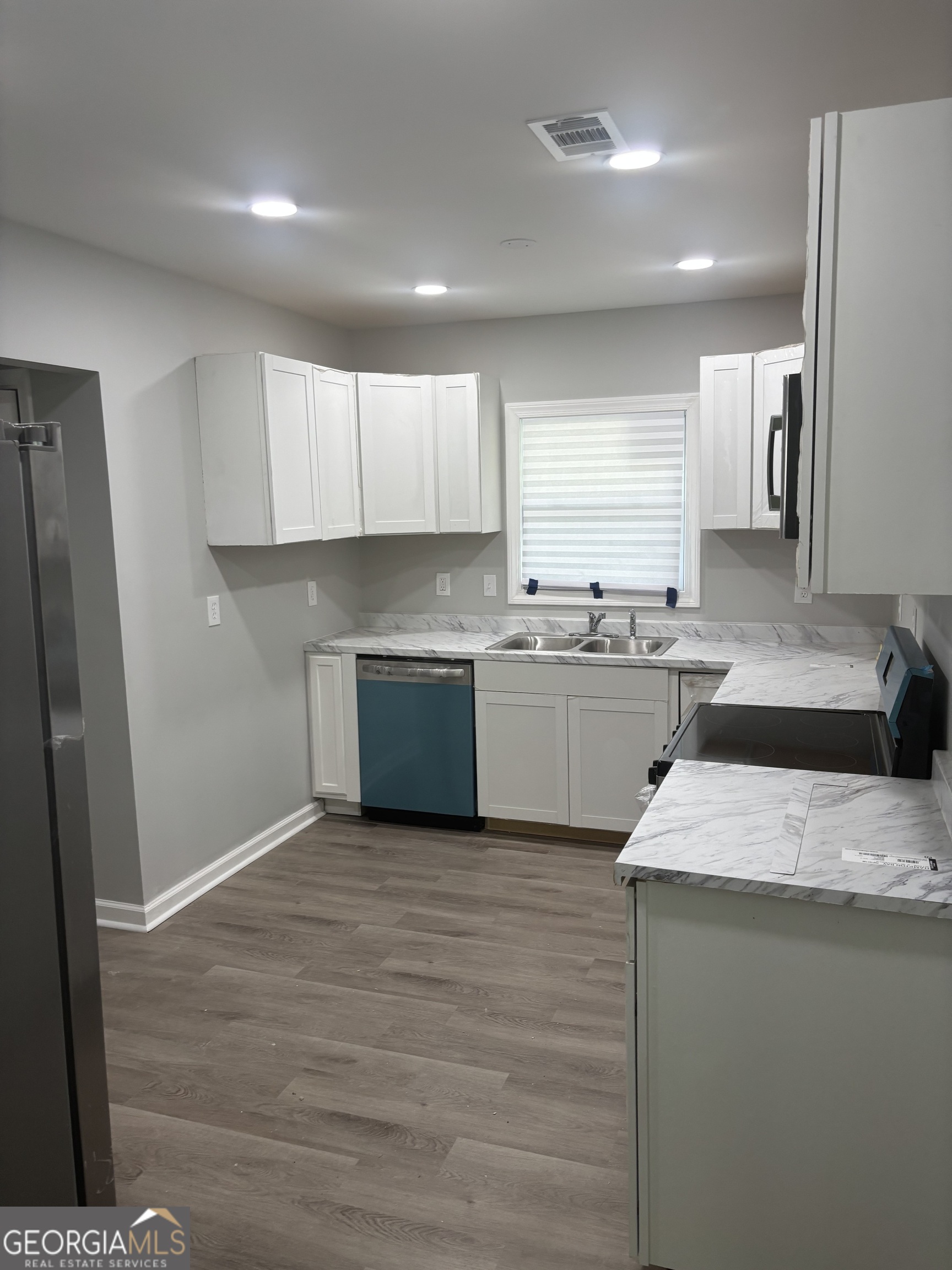4217 Fairfax DR