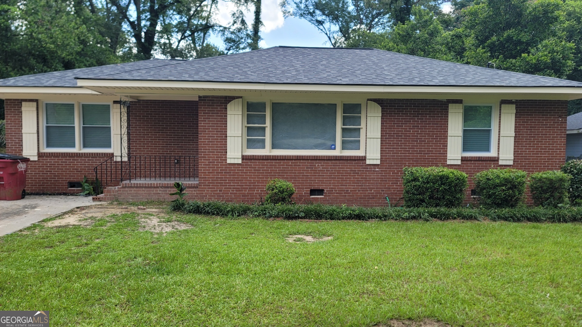 Home has updated baths, cabinets, stainless appliances, flooring, including a new roof and windows; 10 minutes to Mercer University, Downtown Macon, shopping, restaurants and easy access to the expressway; Fenced/large back yard; Ready for move in now.