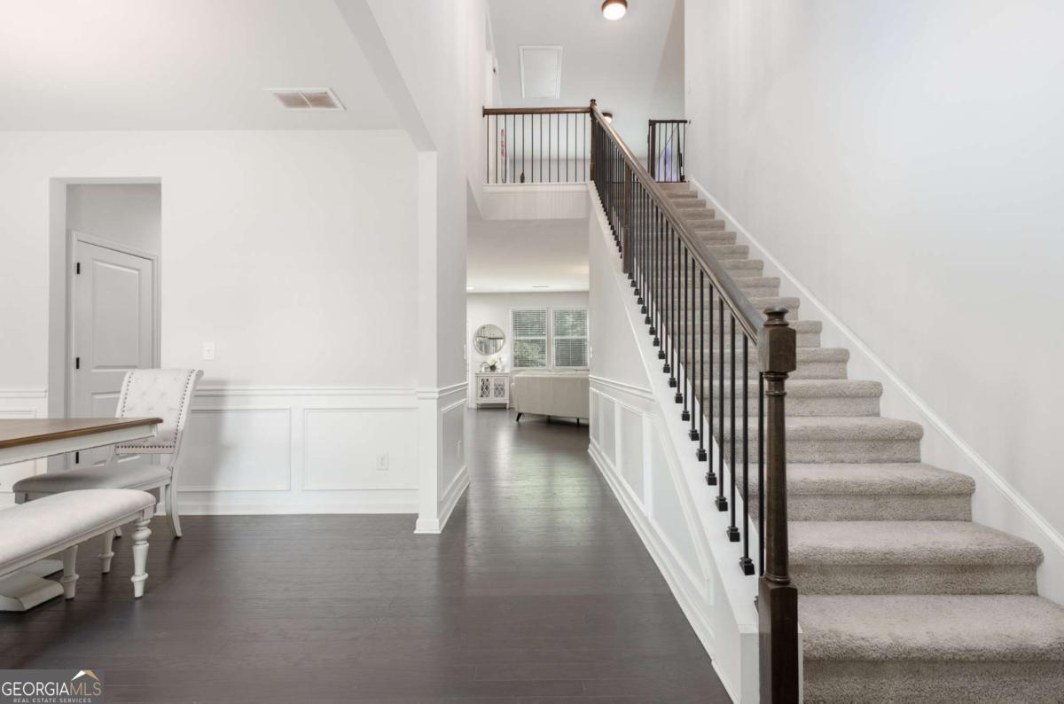 565 Lance View LN