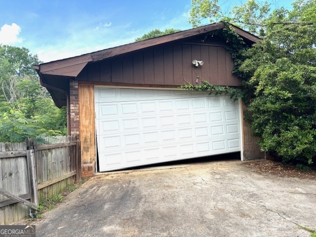 8832 Twin Oaks DR