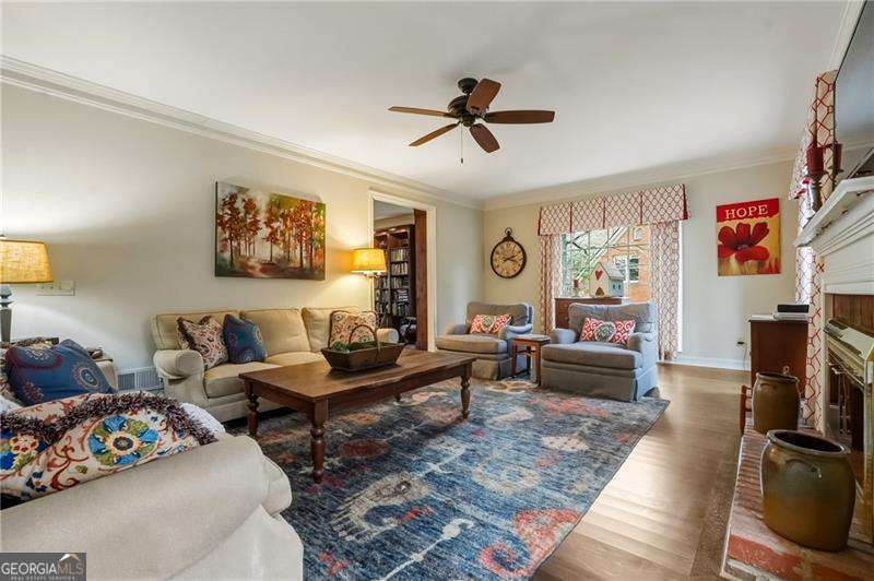 1561 Halisport Lake DR NW