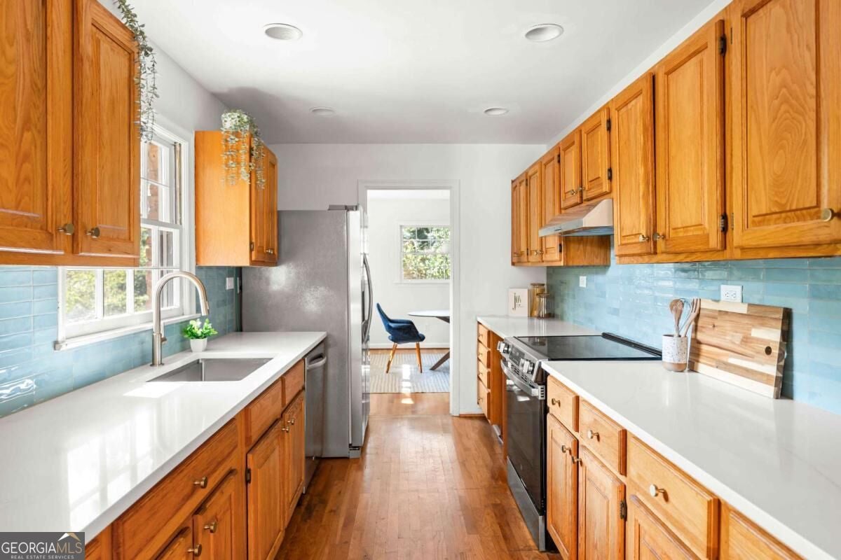 1120 Bromley RD