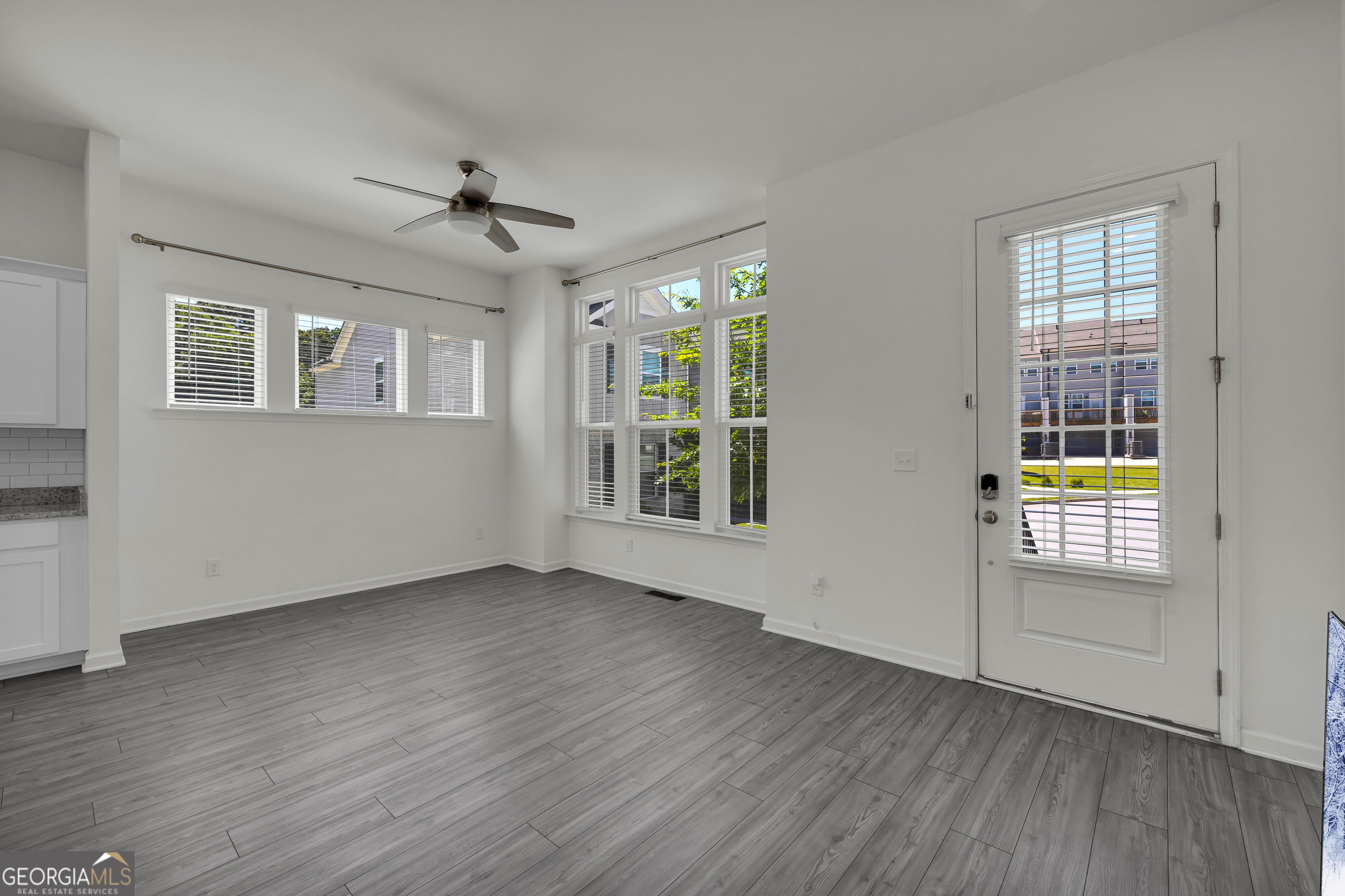1192 Edwin LN