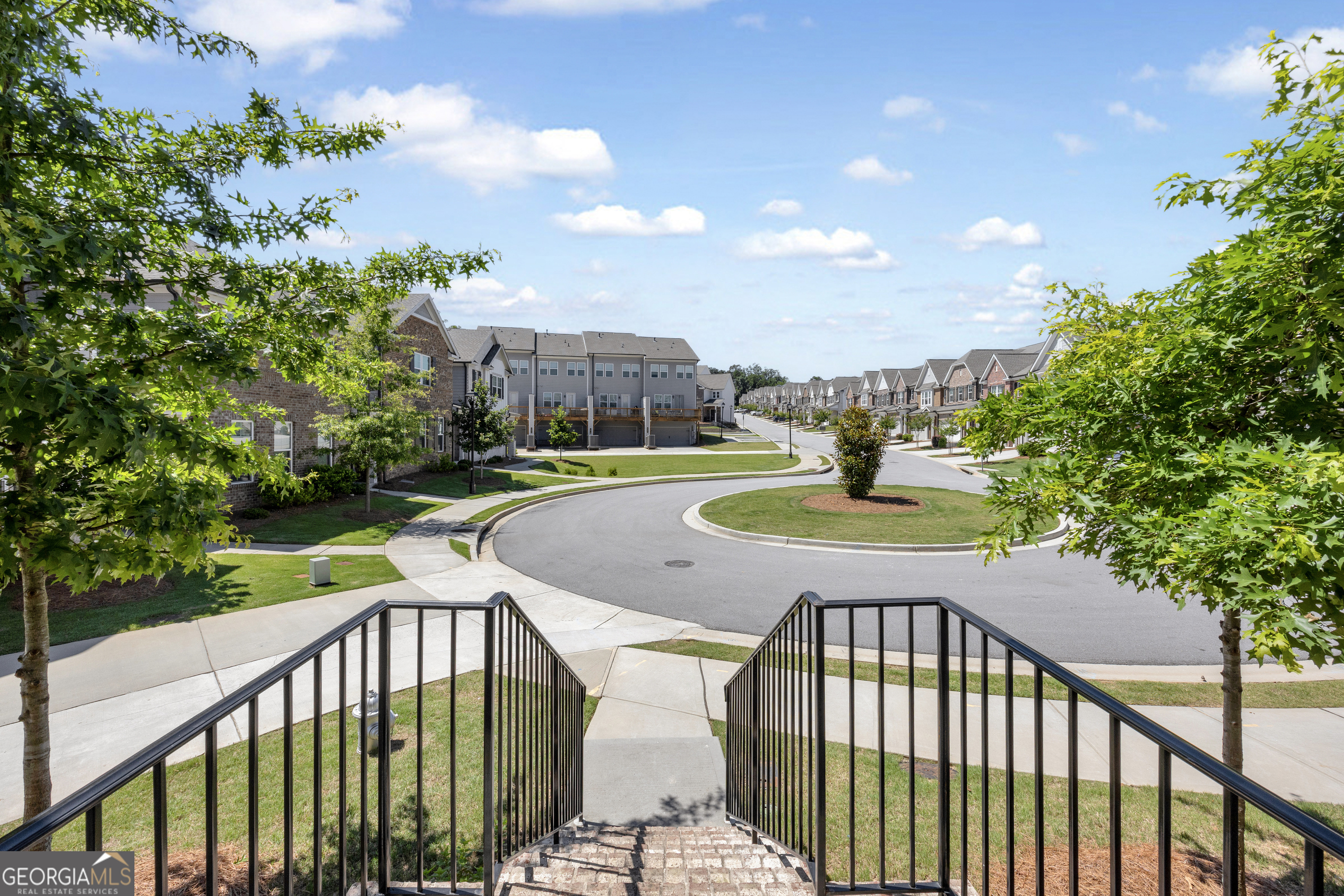 1192 Edwin LN
