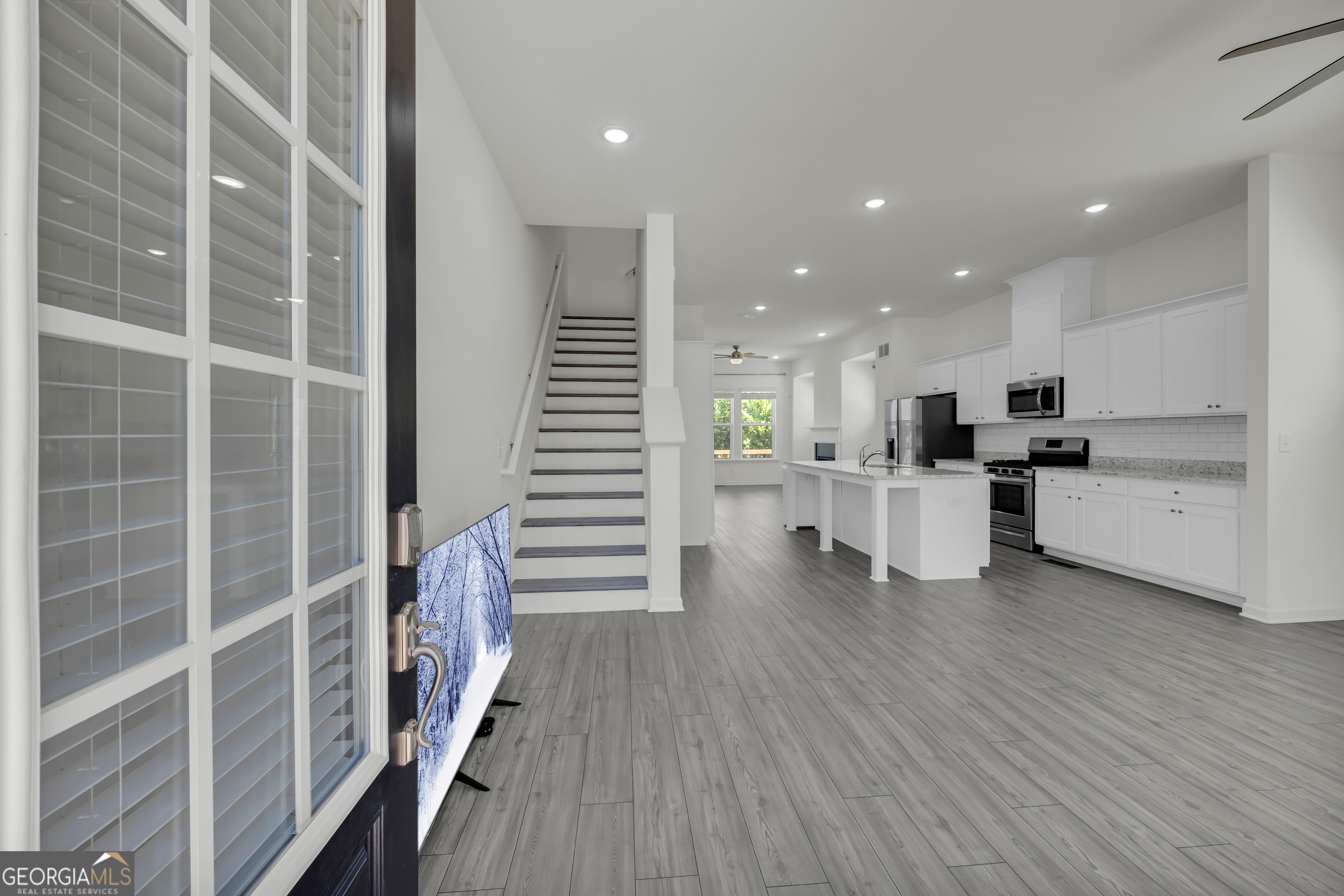 1192 Edwin LN