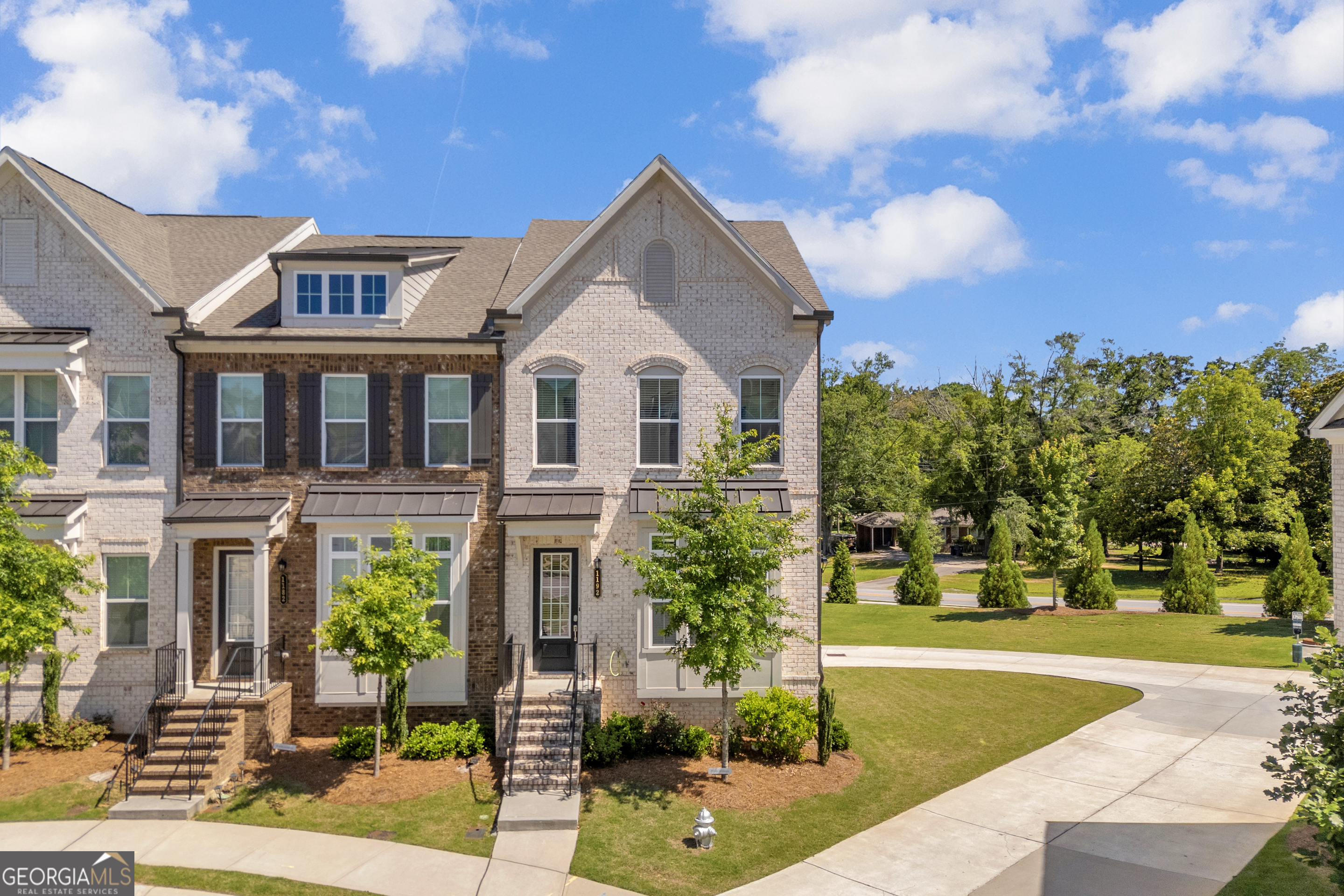 1192 Edwin LN