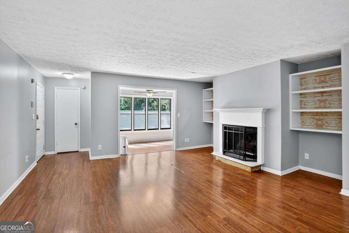 Chimney Trace - Residential