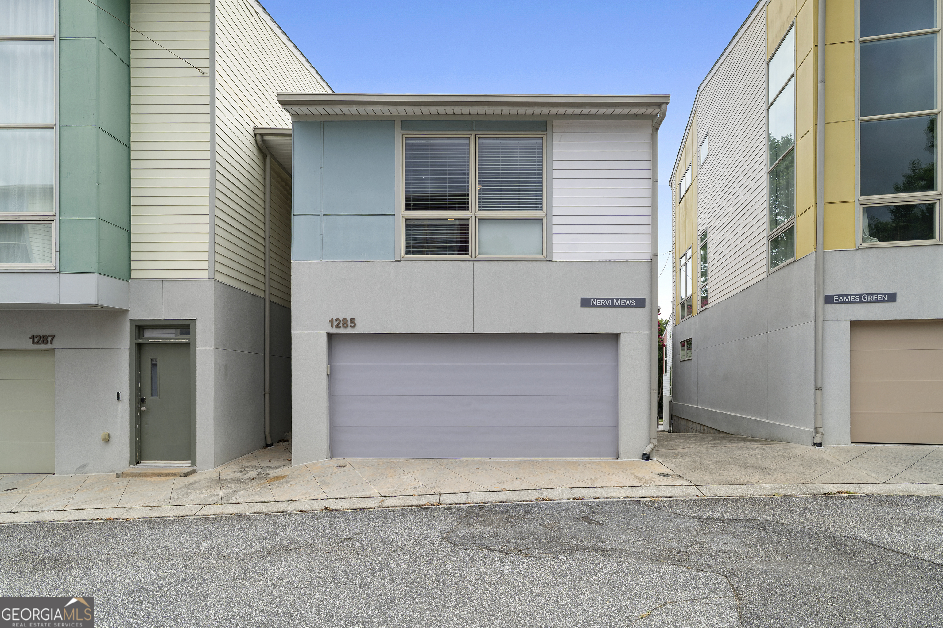 Nestled in the heart of West Midtown, this 2BR/2BA townhome offers the perfect blend of convenience and comfort. Just steps from the new Westside BeltLine Connector, you'll be within walking distance to The Works, Westside Provisions, Bacchanalia, Star Provisions Market & Cafe, and more. The main level features soaring 20-foot ceilings and an open layout with abundant natural light. Enjoy a cozy breakfast nook, spacious family room, and a private, low-maintenance backyard, ideal for relaxing or entertaining. The kitchen boasts granite countertops, a stylish backsplash, and stainless steel appliances. New hardwood floors on the second level lead to the spacious master suite with a walk-in California closet and a bath featuring a soaking tub and walk-in shower. The second bedroom, with its own full bath, is perfect for guests or a home office. This gated community offers a pool, fitness center, clubhouse, and dog park, with easy access to TopGolf and Chattahoochee Food Works. Make this charming townhome your new home base in vibrant West Midtown!