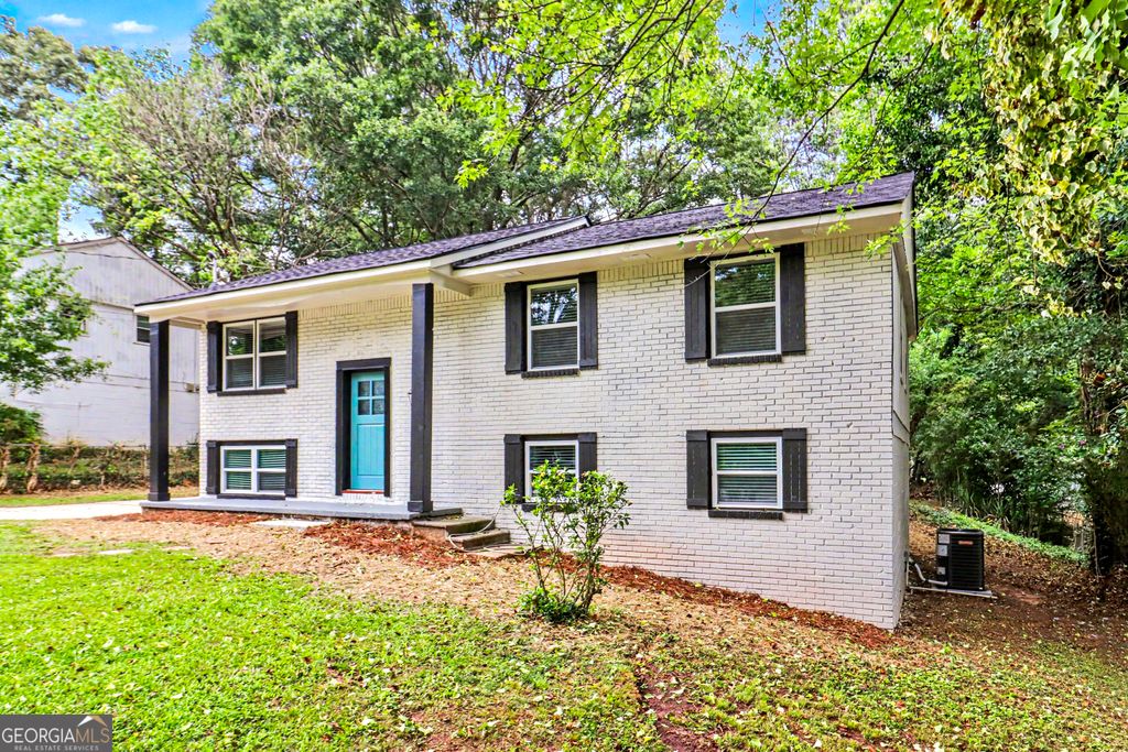 Photo of 8154 Tudor Drive, Jonesboro, GA 30238 (MLS # 10789350)