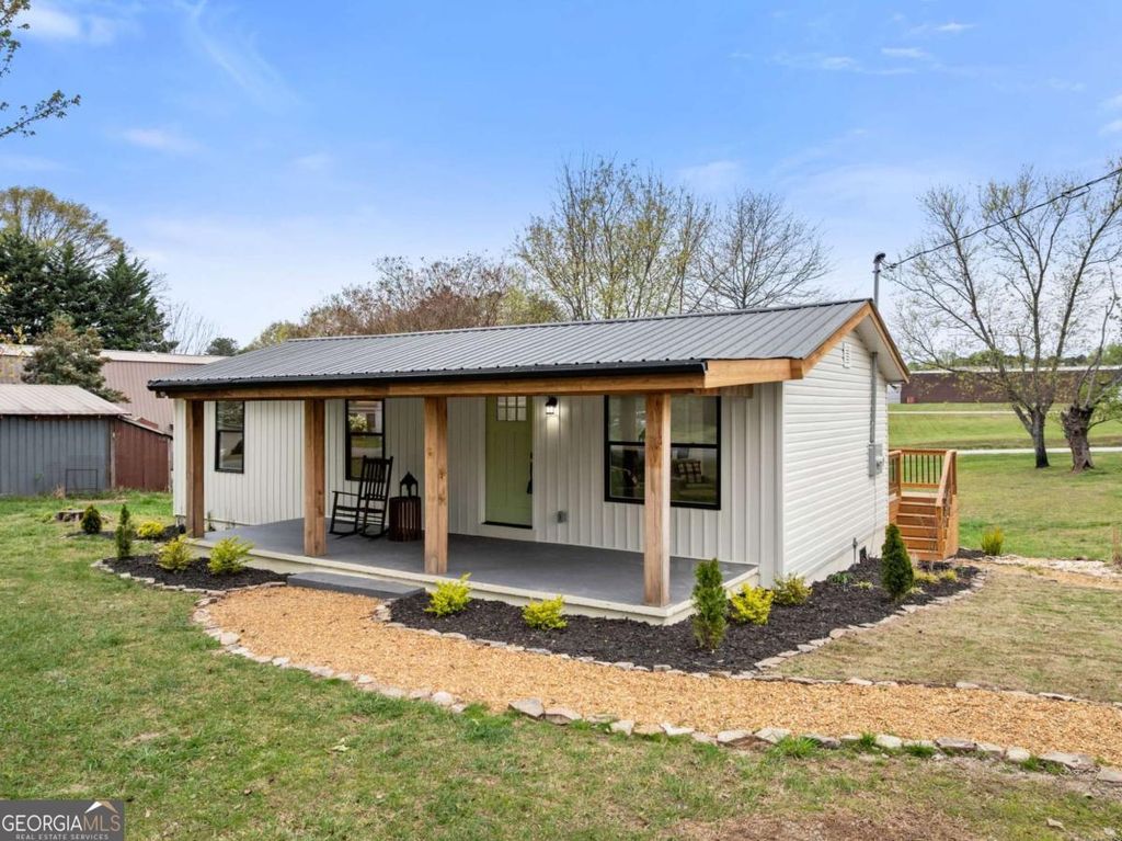 Photo of 401 Wilbanks Street, Baldwin, GA 30511 (MLS # 10723306)