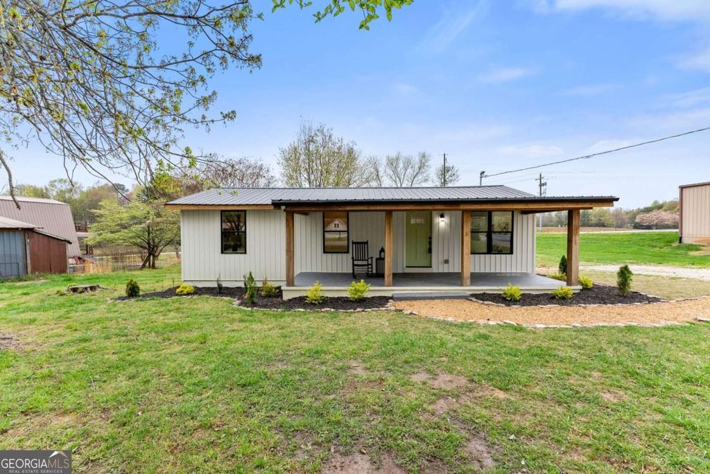 Photo of 401 Wilbanks Street, Baldwin, GA 30511 (MLS # 10723306)