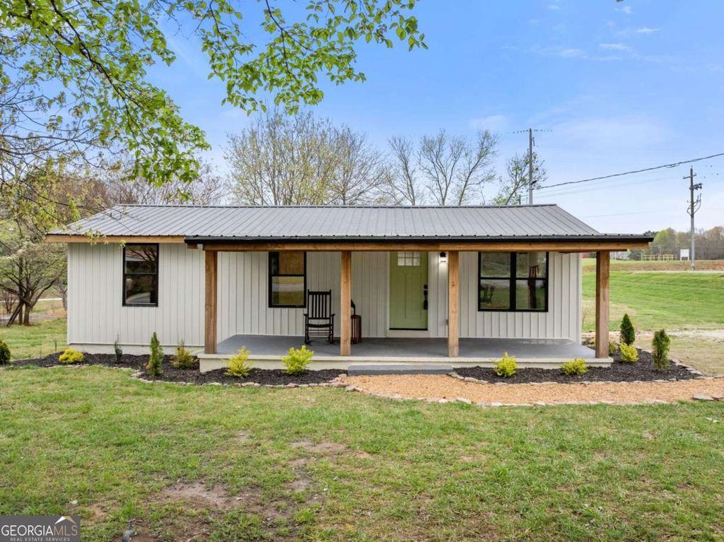 Photo of 401 Wilbanks Street, Baldwin, GA 30511 (MLS # 10723306)