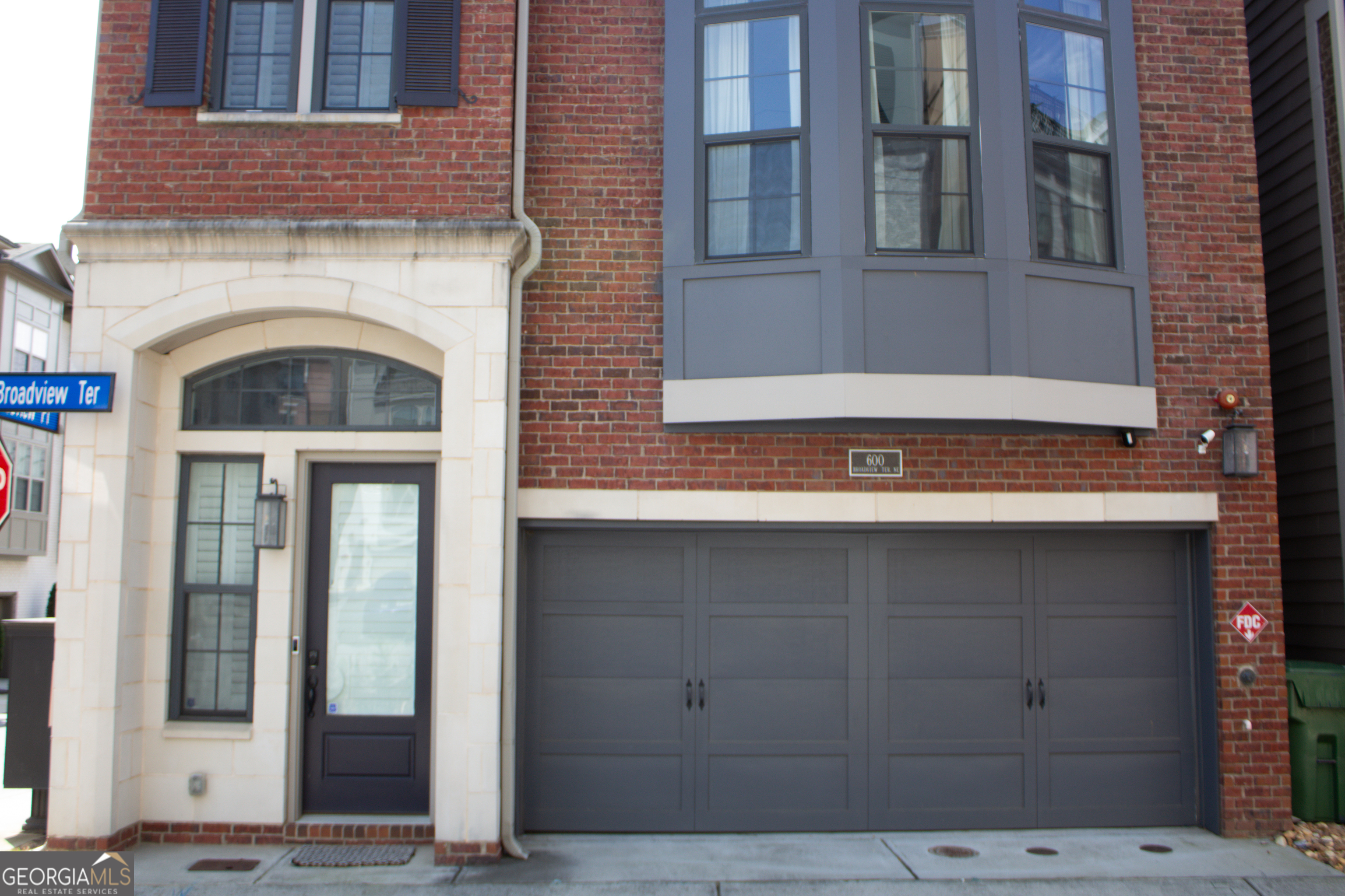 600 Broadview TER NE