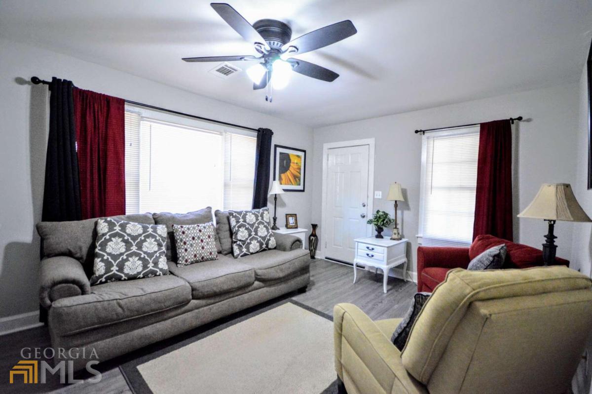 E G Turner - Residential Lease