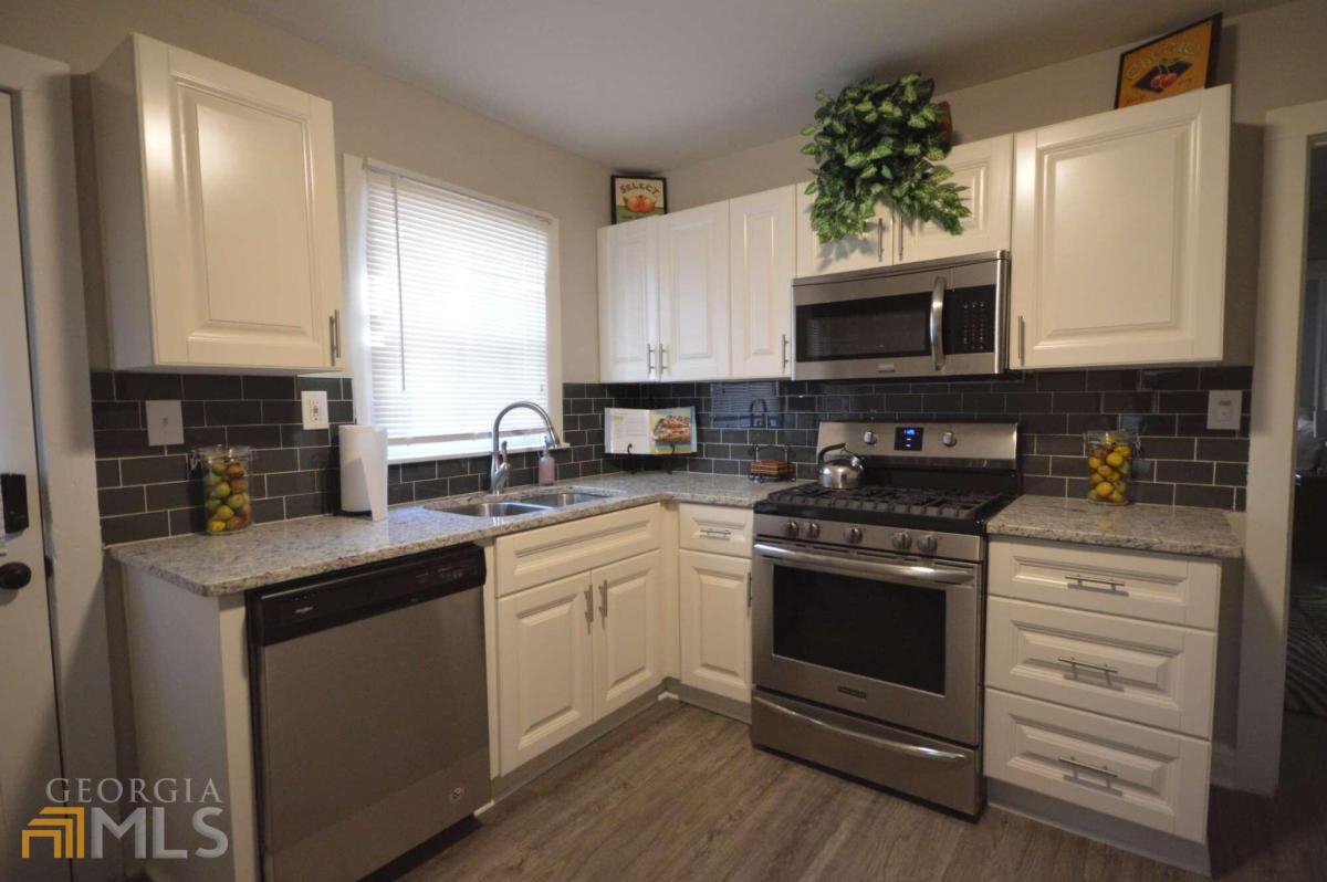 E G Turner - Residential Lease