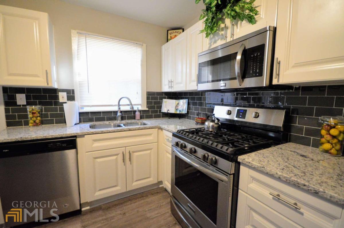 E G Turner - Residential Lease