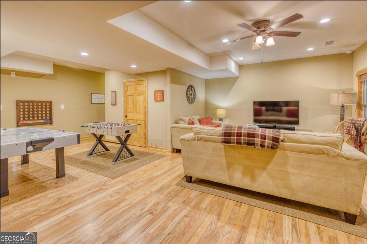 Ellijay, Georgia 30540, United States, 4 Bedrooms Bedrooms, ,3 BathroomsBathrooms,Residential,Active,41244