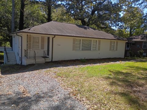 754 Pinehill DR SE Smyrna GA 30080