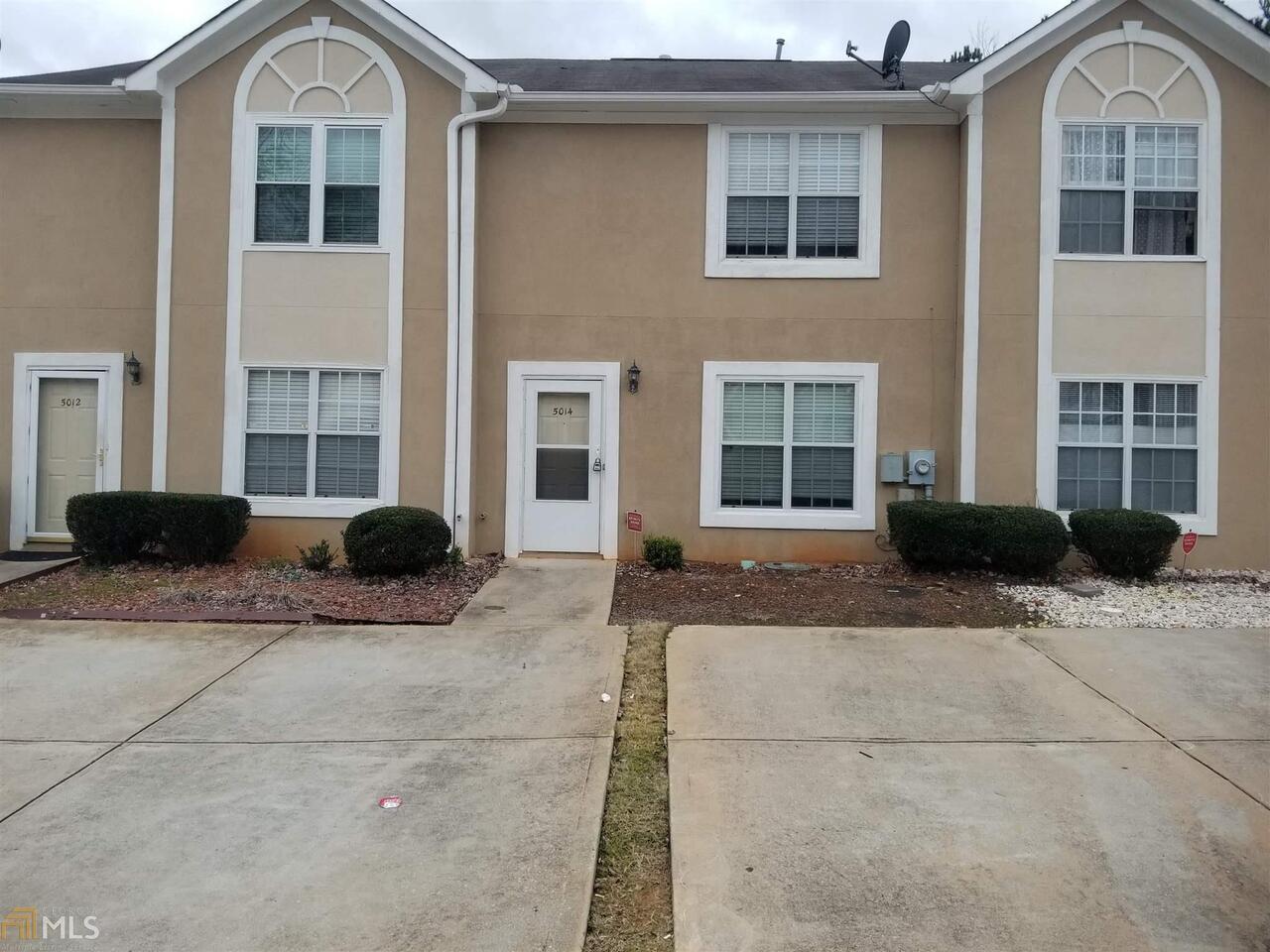 Nice spacious Townhome, located in the new City of Stonecrest, just minutes from Stonecrest Mall, I-20 interstate, & Dekalb Medical at Hillandale. Property is perfect for a rental or for a buyer tired of paying rent and ready for home ownership. Low HOA. Property is move in ready with appliances included. Hurry this one will not last, go thru showing-time to set a appt to see it.