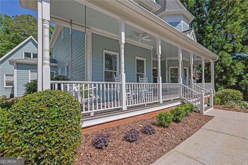 360 Coach House LN