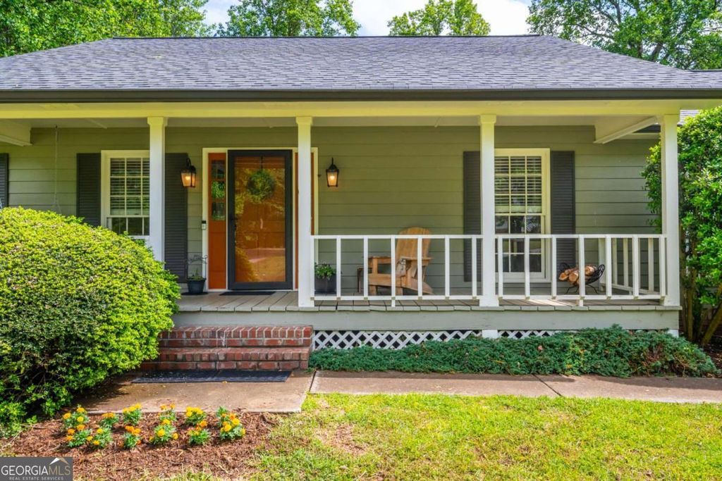 Photo of 1301 Kensington Lane, Woodstock, GA 30188 (MLS # 10754976)