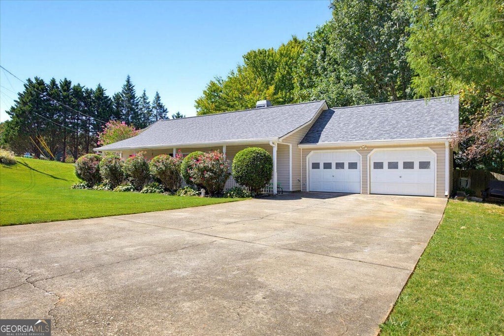 Photo of 63 Fairview Glen, Dallas, GA 30157 (MLS # 10845196)