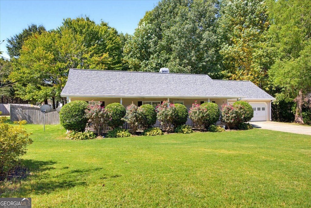 Photo of 63 Fairview Glen, Dallas, GA 30157 (MLS # 10845196)