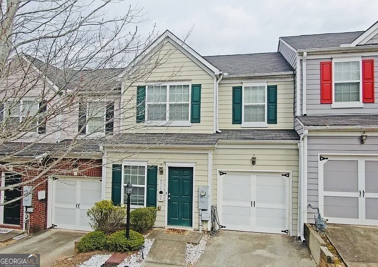 230 Valley Crossing is conveniently located off of Highway 575. This townhouse was built in 2006 in the beautiful subdivision of Hidden Springs Townhomes. This gorgeous roommate suite offers 2 bedrooms and 2 and a half bathrooms, brand new hardwood floors on the main floor, vaulted ceilings and double closets in both bedrooms, and separate shower and tub in the master bedroom. And as a housewarming gift, the sellers have even provided a washer and dryer along with the other appliances to ease you into your new home. The community is equipped with a community pool and two tennis courts for your enjoyment. The only thing missing is you!